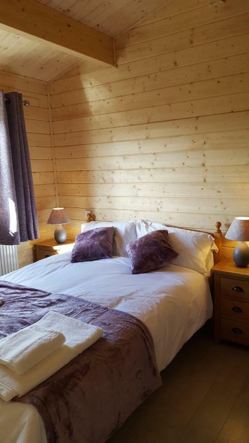 Ruth'S Retreat Country Retreat With Private Hot Tub Villa Шрусбъри Екстериор снимка