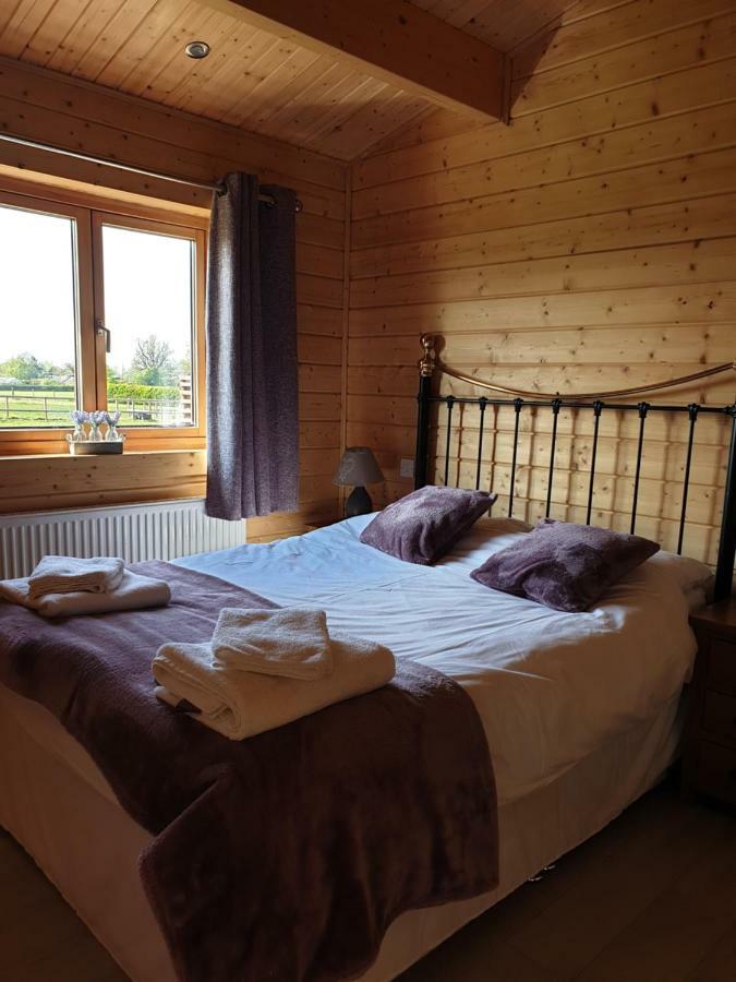 Ruth'S Retreat Country Retreat With Private Hot Tub Villa Шрусбъри Екстериор снимка